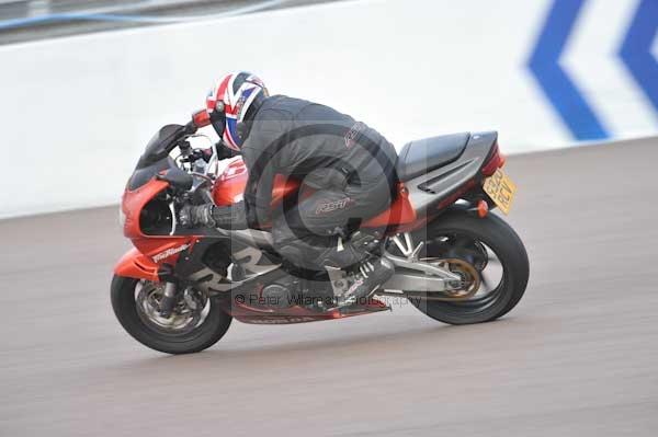 Motorcycle action photographs;Rockingham;Rockingham photographs;Trackday digital images;event digital images;eventdigitalimages;no limits trackday;peter wileman photography;rockingham corby northamptonshire;trackday;trackday photos