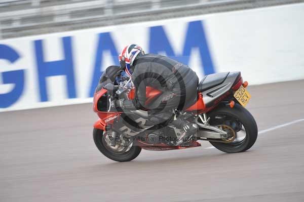 Motorcycle action photographs;Rockingham;Rockingham photographs;Trackday digital images;event digital images;eventdigitalimages;no limits trackday;peter wileman photography;rockingham corby northamptonshire;trackday;trackday photos