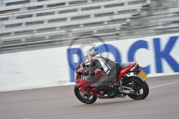 Motorcycle action photographs;Rockingham;Rockingham photographs;Trackday digital images;event digital images;eventdigitalimages;no limits trackday;peter wileman photography;rockingham corby northamptonshire;trackday;trackday photos