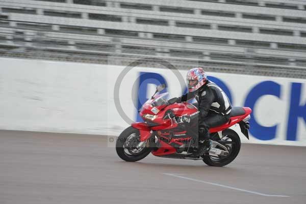 Motorcycle action photographs;Rockingham;Rockingham photographs;Trackday digital images;event digital images;eventdigitalimages;no limits trackday;peter wileman photography;rockingham corby northamptonshire;trackday;trackday photos