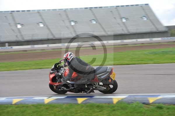 Motorcycle action photographs;Rockingham;Rockingham photographs;Trackday digital images;event digital images;eventdigitalimages;no limits trackday;peter wileman photography;rockingham corby northamptonshire;trackday;trackday photos