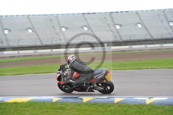 Motorcycle action photographs;Rockingham;Rockingham photographs;Trackday digital images;event digital images;eventdigitalimages;no limits trackday;peter wileman photography;rockingham corby northamptonshire;trackday;trackday photos