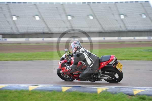 Motorcycle action photographs;Rockingham;Rockingham photographs;Trackday digital images;event digital images;eventdigitalimages;no limits trackday;peter wileman photography;rockingham corby northamptonshire;trackday;trackday photos