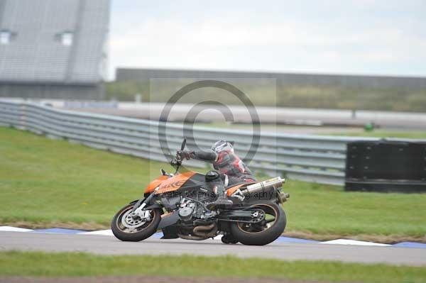 Motorcycle action photographs;Rockingham;Rockingham photographs;Trackday digital images;event digital images;eventdigitalimages;no limits trackday;peter wileman photography;rockingham corby northamptonshire;trackday;trackday photos