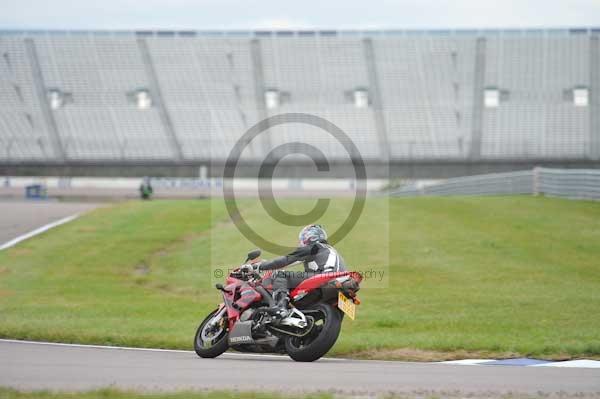 Motorcycle action photographs;Rockingham;Rockingham photographs;Trackday digital images;event digital images;eventdigitalimages;no limits trackday;peter wileman photography;rockingham corby northamptonshire;trackday;trackday photos