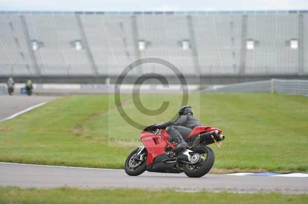 Motorcycle action photographs;Rockingham;Rockingham photographs;Trackday digital images;event digital images;eventdigitalimages;no limits trackday;peter wileman photography;rockingham corby northamptonshire;trackday;trackday photos