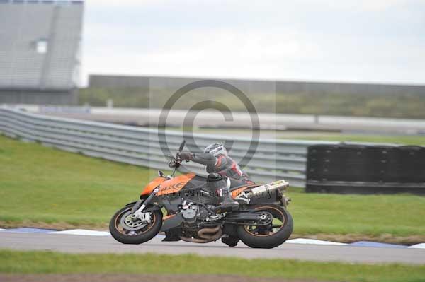 Motorcycle action photographs;Rockingham;Rockingham photographs;Trackday digital images;event digital images;eventdigitalimages;no limits trackday;peter wileman photography;rockingham corby northamptonshire;trackday;trackday photos