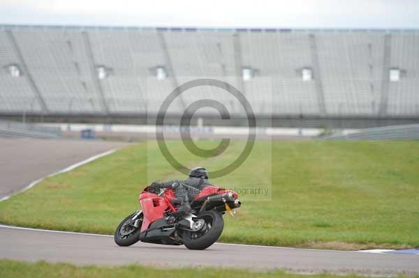 Motorcycle action photographs;Rockingham;Rockingham photographs;Trackday digital images;event digital images;eventdigitalimages;no limits trackday;peter wileman photography;rockingham corby northamptonshire;trackday;trackday photos