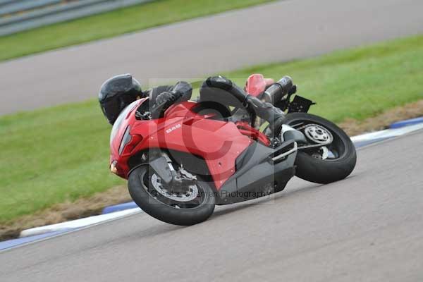 Motorcycle action photographs;Rockingham;Rockingham photographs;Trackday digital images;event digital images;eventdigitalimages;no limits trackday;peter wileman photography;rockingham corby northamptonshire;trackday;trackday photos