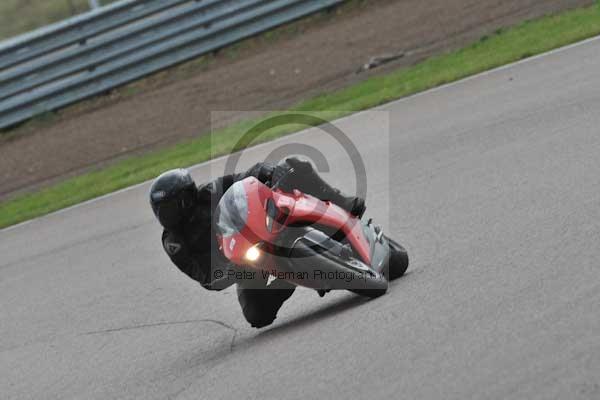 Motorcycle action photographs;Rockingham;Rockingham photographs;Trackday digital images;event digital images;eventdigitalimages;no limits trackday;peter wileman photography;rockingham corby northamptonshire;trackday;trackday photos