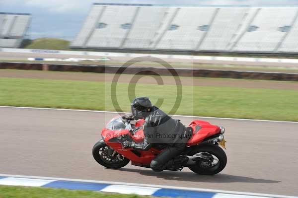 Motorcycle action photographs;Rockingham;Rockingham photographs;Trackday digital images;event digital images;eventdigitalimages;no limits trackday;peter wileman photography;rockingham corby northamptonshire;trackday;trackday photos