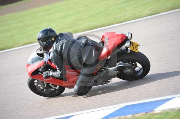 Motorcycle action photographs;Rockingham;Rockingham photographs;Trackday digital images;event digital images;eventdigitalimages;no limits trackday;peter wileman photography;rockingham corby northamptonshire;trackday;trackday photos