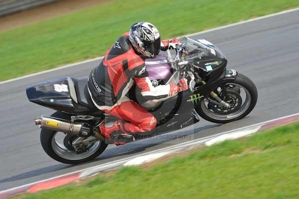 Motorcycle action photographs;Trackday digital images;event digital images;eventdigitalimages;no limits trackday;peter wileman photography;snetterton;snetterton circuit norfolk;snetterton photographs;trackday;trackday photos