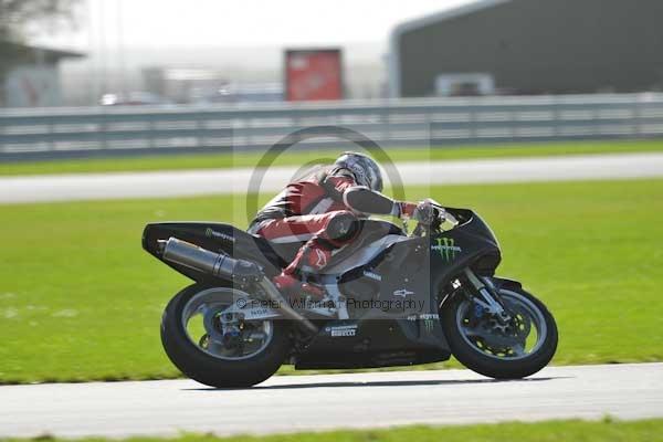 Motorcycle action photographs;Trackday digital images;event digital images;eventdigitalimages;no limits trackday;peter wileman photography;snetterton;snetterton circuit norfolk;snetterton photographs;trackday;trackday photos