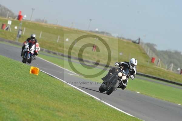 Motorcycle action photographs;Trackday digital images;event digital images;eventdigitalimages;no limits trackday;peter wileman photography;snetterton;snetterton circuit norfolk;snetterton photographs;trackday;trackday photos