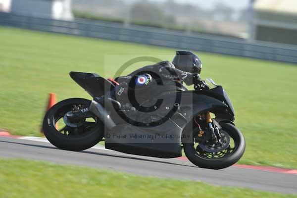 Motorcycle action photographs;Trackday digital images;event digital images;eventdigitalimages;no limits trackday;peter wileman photography;snetterton;snetterton circuit norfolk;snetterton photographs;trackday;trackday photos