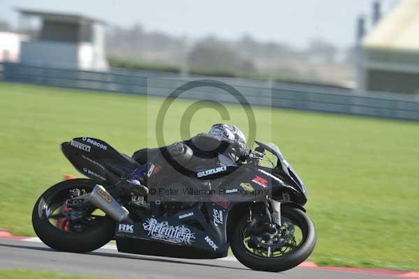 Motorcycle action photographs;Trackday digital images;event digital images;eventdigitalimages;no limits trackday;peter wileman photography;snetterton;snetterton circuit norfolk;snetterton photographs;trackday;trackday photos