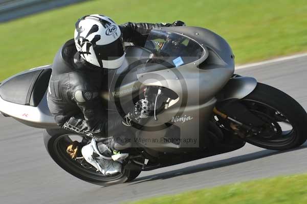 Motorcycle action photographs;Trackday digital images;event digital images;eventdigitalimages;no limits trackday;peter wileman photography;snetterton;snetterton circuit norfolk;snetterton photographs;trackday;trackday photos