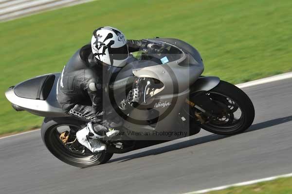 Motorcycle action photographs;Trackday digital images;event digital images;eventdigitalimages;no limits trackday;peter wileman photography;snetterton;snetterton circuit norfolk;snetterton photographs;trackday;trackday photos