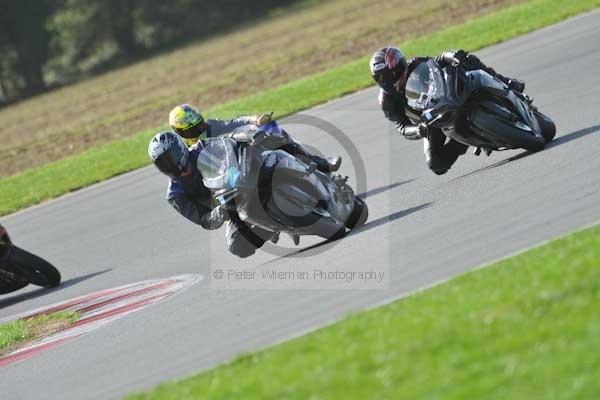 Motorcycle action photographs;Trackday digital images;event digital images;eventdigitalimages;no limits trackday;peter wileman photography;snetterton;snetterton circuit norfolk;snetterton photographs;trackday;trackday photos