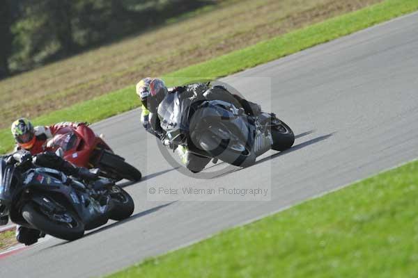 Motorcycle action photographs;Trackday digital images;event digital images;eventdigitalimages;no limits trackday;peter wileman photography;snetterton;snetterton circuit norfolk;snetterton photographs;trackday;trackday photos