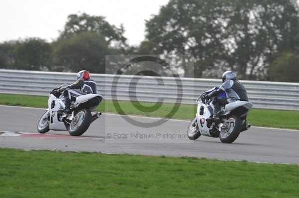 Motorcycle action photographs;Trackday digital images;event digital images;eventdigitalimages;no limits trackday;peter wileman photography;snetterton;snetterton circuit norfolk;snetterton photographs;trackday;trackday photos