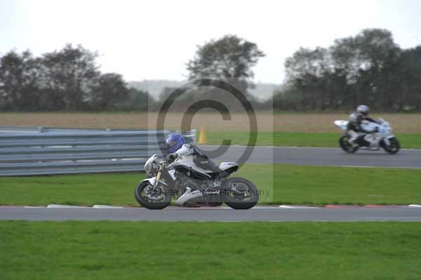 Motorcycle action photographs;Trackday digital images;event digital images;eventdigitalimages;no limits trackday;peter wileman photography;snetterton;snetterton circuit norfolk;snetterton photographs;trackday;trackday photos