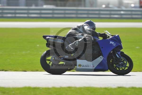 Motorcycle action photographs;Trackday digital images;event digital images;eventdigitalimages;no limits trackday;peter wileman photography;snetterton;snetterton circuit norfolk;snetterton photographs;trackday;trackday photos