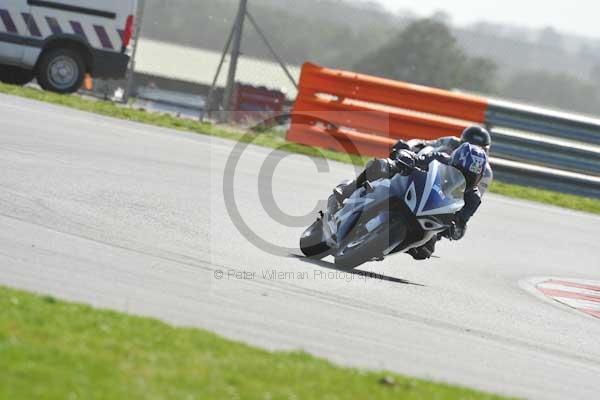 Motorcycle action photographs;Trackday digital images;event digital images;eventdigitalimages;no limits trackday;peter wileman photography;snetterton;snetterton circuit norfolk;snetterton photographs;trackday;trackday photos