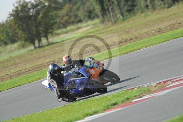 Motorcycle action photographs;Trackday digital images;event digital images;eventdigitalimages;no limits trackday;peter wileman photography;snetterton;snetterton circuit norfolk;snetterton photographs;trackday;trackday photos