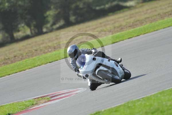 Motorcycle action photographs;Trackday digital images;event digital images;eventdigitalimages;no limits trackday;peter wileman photography;snetterton;snetterton circuit norfolk;snetterton photographs;trackday;trackday photos