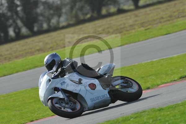 Motorcycle action photographs;Trackday digital images;event digital images;eventdigitalimages;no limits trackday;peter wileman photography;snetterton;snetterton circuit norfolk;snetterton photographs;trackday;trackday photos