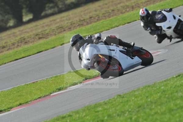 Motorcycle action photographs;Trackday digital images;event digital images;eventdigitalimages;no limits trackday;peter wileman photography;snetterton;snetterton circuit norfolk;snetterton photographs;trackday;trackday photos