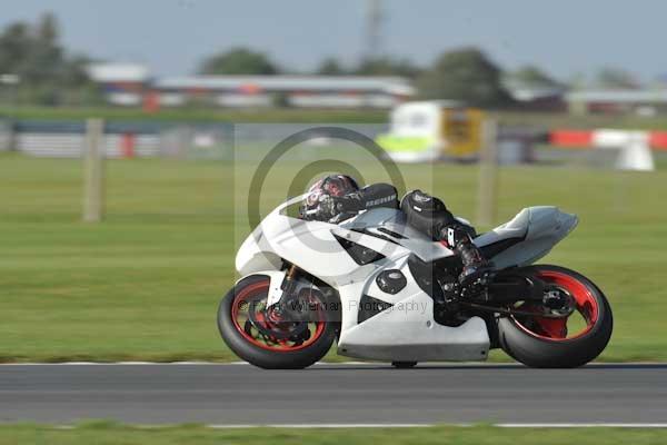 Motorcycle action photographs;Trackday digital images;event digital images;eventdigitalimages;no limits trackday;peter wileman photography;snetterton;snetterton circuit norfolk;snetterton photographs;trackday;trackday photos