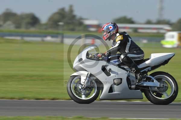 Motorcycle action photographs;Trackday digital images;event digital images;eventdigitalimages;no limits trackday;peter wileman photography;snetterton;snetterton circuit norfolk;snetterton photographs;trackday;trackday photos