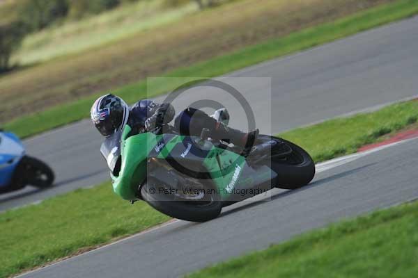 Motorcycle action photographs;Trackday digital images;event digital images;eventdigitalimages;no limits trackday;peter wileman photography;snetterton;snetterton circuit norfolk;snetterton photographs;trackday;trackday photos