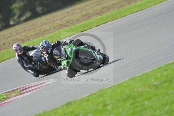 Motorcycle action photographs;Trackday digital images;event digital images;eventdigitalimages;no limits trackday;peter wileman photography;snetterton;snetterton circuit norfolk;snetterton photographs;trackday;trackday photos