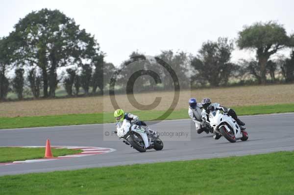 Motorcycle action photographs;Trackday digital images;event digital images;eventdigitalimages;no limits trackday;peter wileman photography;snetterton;snetterton circuit norfolk;snetterton photographs;trackday;trackday photos