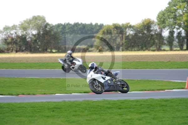 Motorcycle action photographs;Trackday digital images;event digital images;eventdigitalimages;no limits trackday;peter wileman photography;snetterton;snetterton circuit norfolk;snetterton photographs;trackday;trackday photos