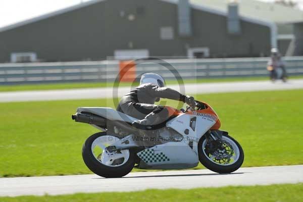 Motorcycle action photographs;Trackday digital images;event digital images;eventdigitalimages;no limits trackday;peter wileman photography;snetterton;snetterton circuit norfolk;snetterton photographs;trackday;trackday photos