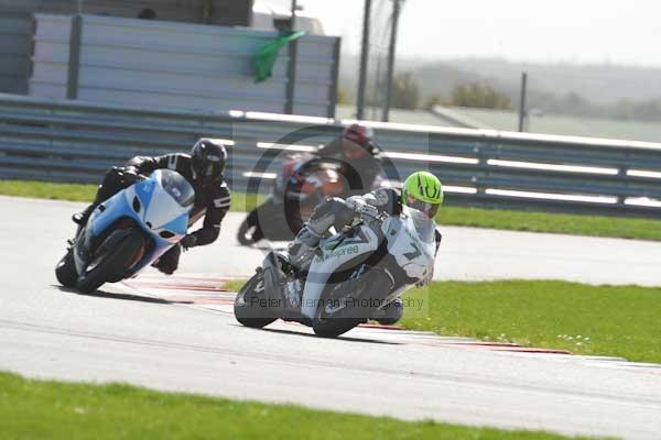 Motorcycle action photographs;Trackday digital images;event digital images;eventdigitalimages;no limits trackday;peter wileman photography;snetterton;snetterton circuit norfolk;snetterton photographs;trackday;trackday photos