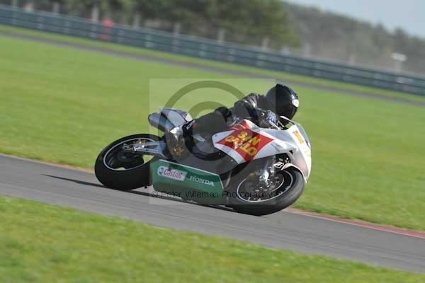 Motorcycle action photographs;Trackday digital images;event digital images;eventdigitalimages;no limits trackday;peter wileman photography;snetterton;snetterton circuit norfolk;snetterton photographs;trackday;trackday photos