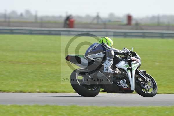 Motorcycle action photographs;Trackday digital images;event digital images;eventdigitalimages;no limits trackday;peter wileman photography;snetterton;snetterton circuit norfolk;snetterton photographs;trackday;trackday photos