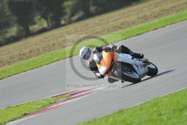 Motorcycle action photographs;Trackday digital images;event digital images;eventdigitalimages;no limits trackday;peter wileman photography;snetterton;snetterton circuit norfolk;snetterton photographs;trackday;trackday photos