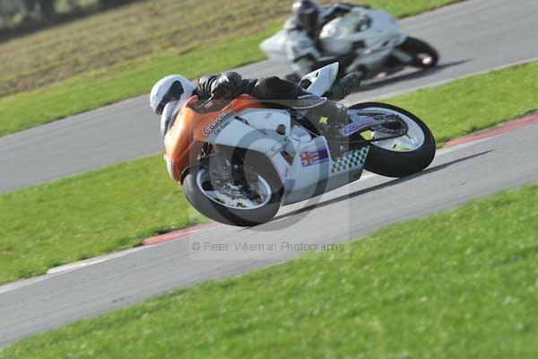 Motorcycle action photographs;Trackday digital images;event digital images;eventdigitalimages;no limits trackday;peter wileman photography;snetterton;snetterton circuit norfolk;snetterton photographs;trackday;trackday photos