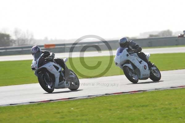 Motorcycle action photographs;Trackday digital images;event digital images;eventdigitalimages;no limits trackday;peter wileman photography;snetterton;snetterton circuit norfolk;snetterton photographs;trackday;trackday photos