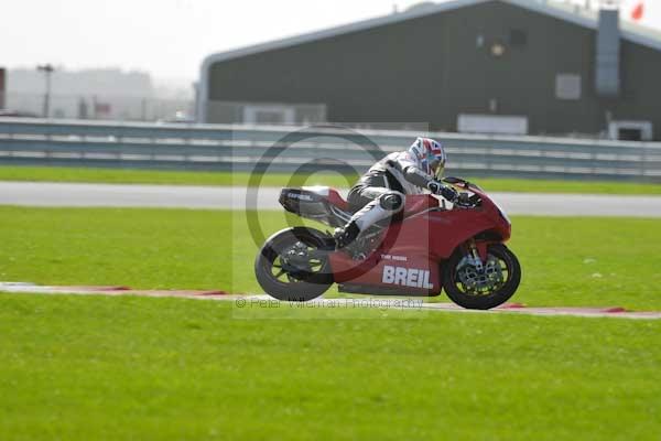 Motorcycle action photographs;Trackday digital images;event digital images;eventdigitalimages;no limits trackday;peter wileman photography;snetterton;snetterton circuit norfolk;snetterton photographs;trackday;trackday photos