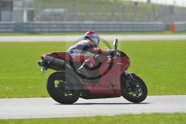 Motorcycle action photographs;Trackday digital images;event digital images;eventdigitalimages;no limits trackday;peter wileman photography;snetterton;snetterton circuit norfolk;snetterton photographs;trackday;trackday photos