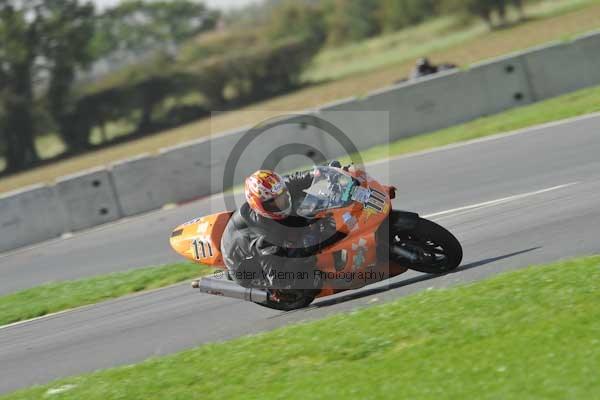 Motorcycle action photographs;Trackday digital images;event digital images;eventdigitalimages;no limits trackday;peter wileman photography;snetterton;snetterton circuit norfolk;snetterton photographs;trackday;trackday photos