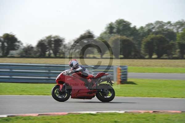 Motorcycle action photographs;Trackday digital images;event digital images;eventdigitalimages;no limits trackday;peter wileman photography;snetterton;snetterton circuit norfolk;snetterton photographs;trackday;trackday photos